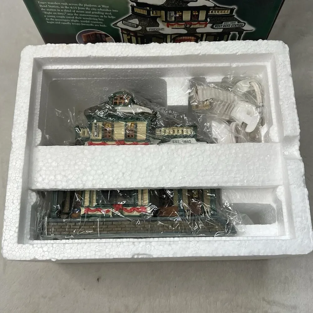 Lemax Coventry Cove West Bend Station Christmas Village 2002 Vintage EUC Vintage